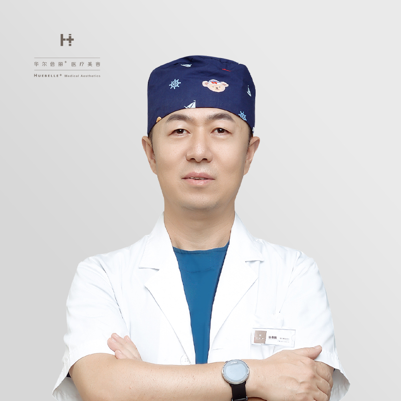 张秦鹏 · 华尔倍丽医疗美容院长